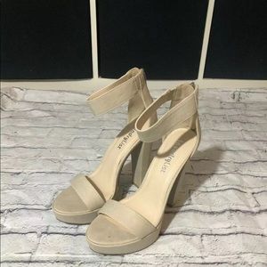 Laundry List  Women’s Nubuck Beige Heels